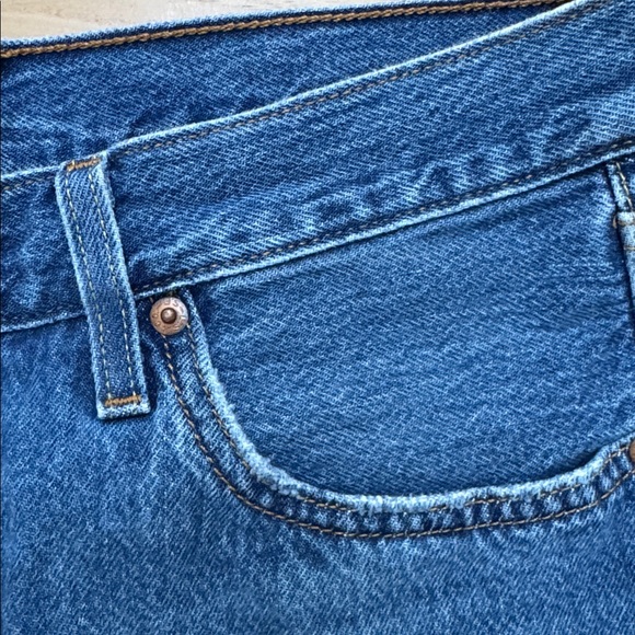 Levi's Women's 501 Jean Shorts 28 (sold as shorts by store, not jeans cut off) - Picture 3 of 7